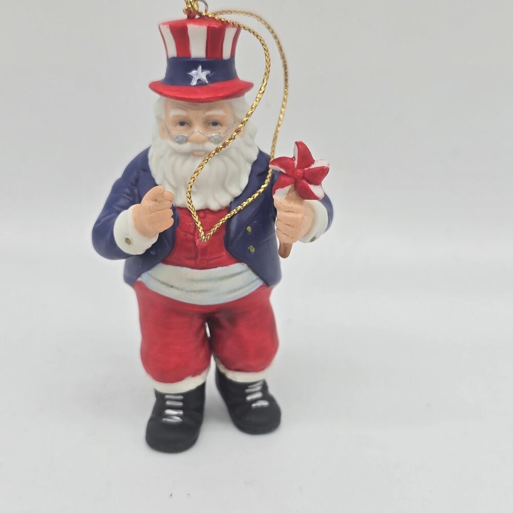 Vintage Danbury Mint Santa Around the World Christmas Tree Ornament-USA EUC